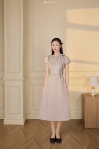 Đầm Thu Đông Cổ Tròn Thắt Nơ Cổ Rời, Chân A. Đầm Midi Dáng Dài Tay Giật Bom Phong Cách Thanh Lịch