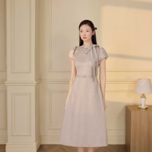 Đầm Thu Đông Cổ Tròn Thắt Nơ Cổ Rời, Chân A. Đầm Midi Dáng Dài Tay Giật Bom Phong Cách Thanh Lịch