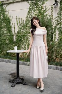 Đầm Xuân Hè Trễ Vai Lệch Xếp Ly Nhún, Chân Nhún Đổ. Đầm Dáng Dài Nữ Tính Thanh Lịch Dự Tiệc Tiểu Thư